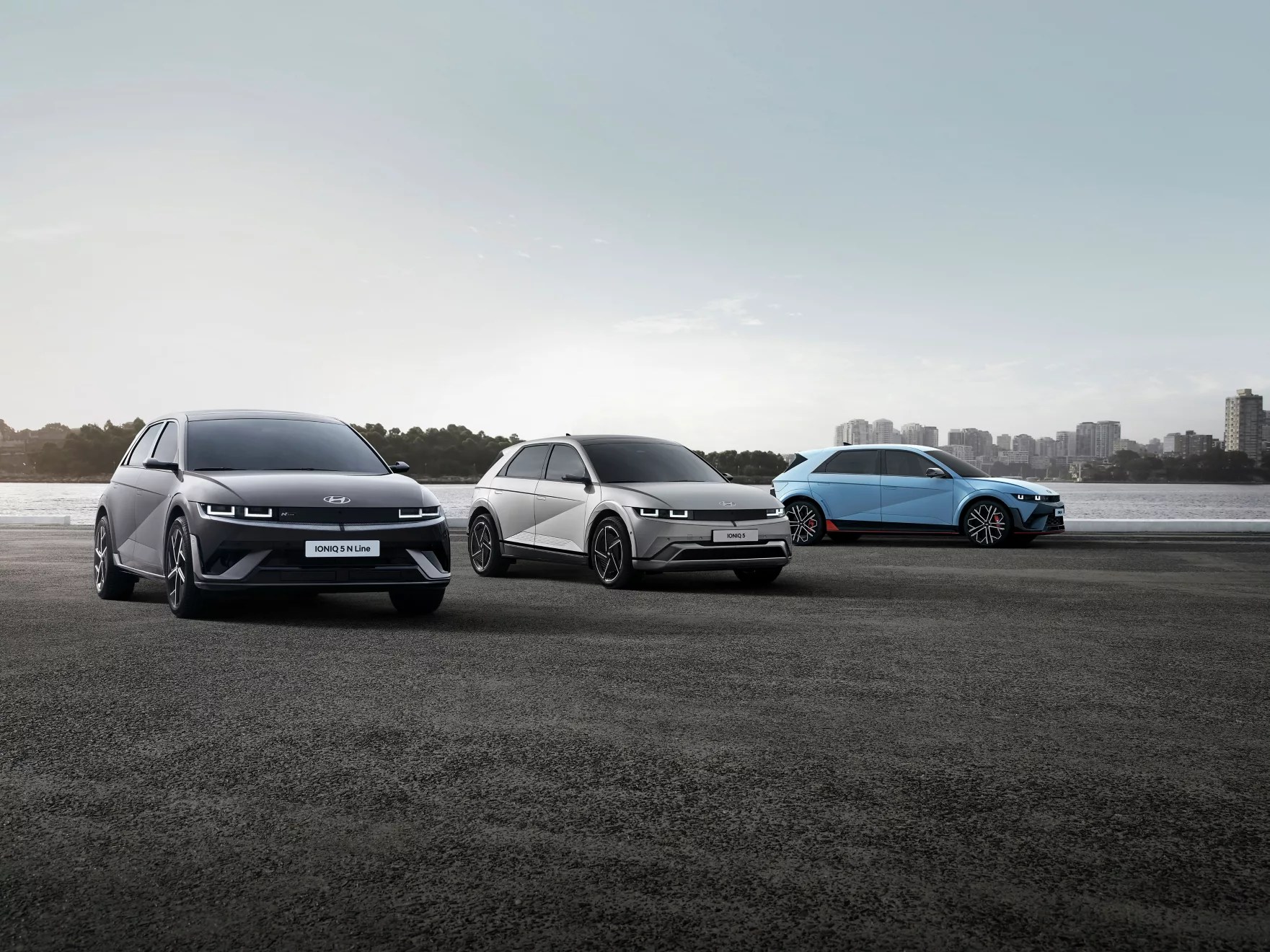 Voiture de société électrique Hyundai à une borne de charge rapide